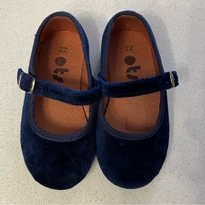 Toddler size 22 Spanish Band Shoes in Great Conditions.
